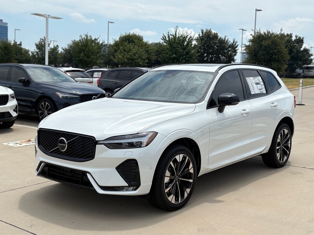 2026 Volvo XC60 B5 Plus photo 2