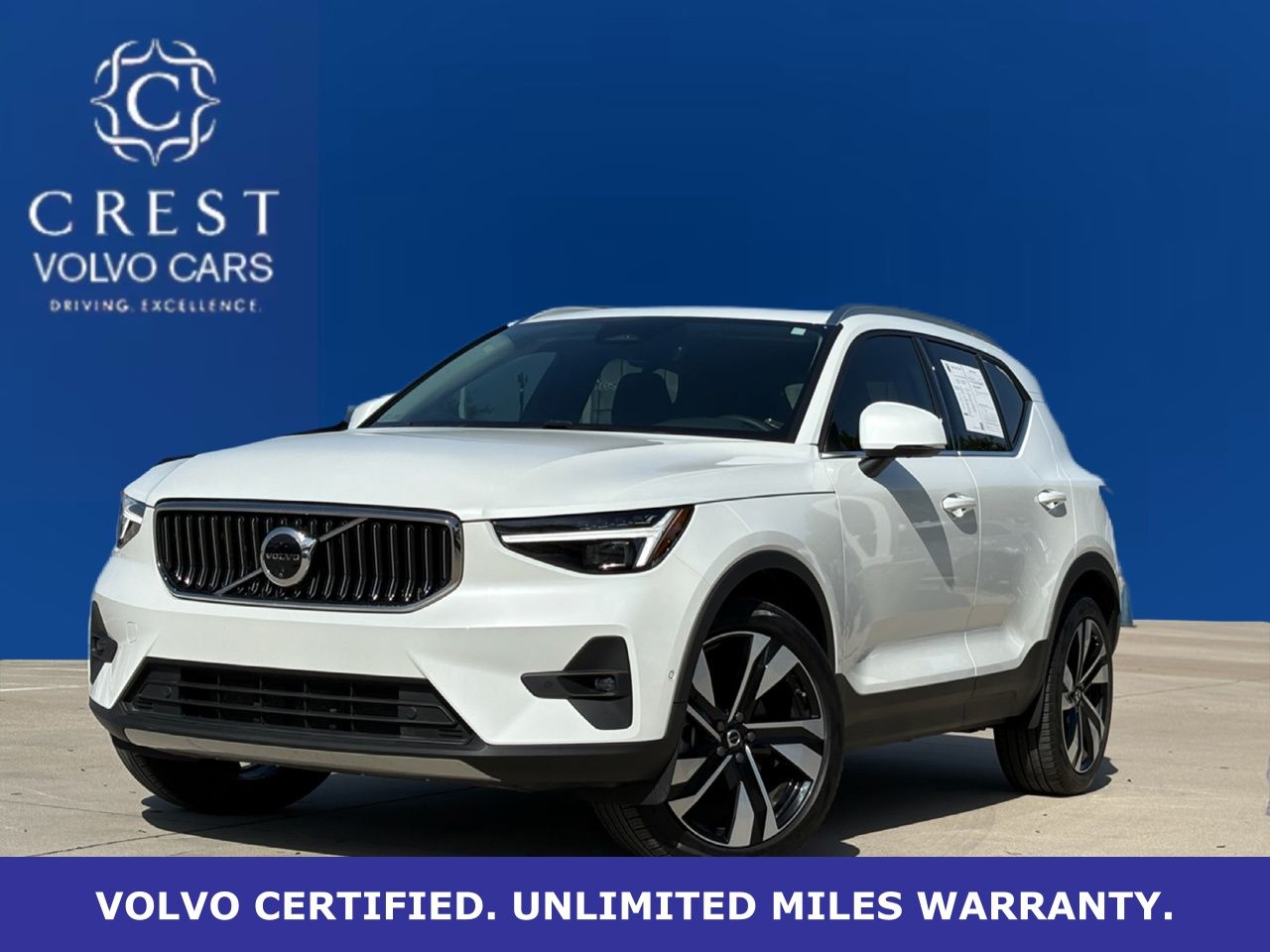 2025 Volvo XC40 B5 Plus Bright Theme AWD