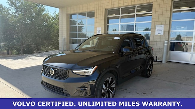 2025 Volvo XC40 B5 Plus Dark AWD's photo