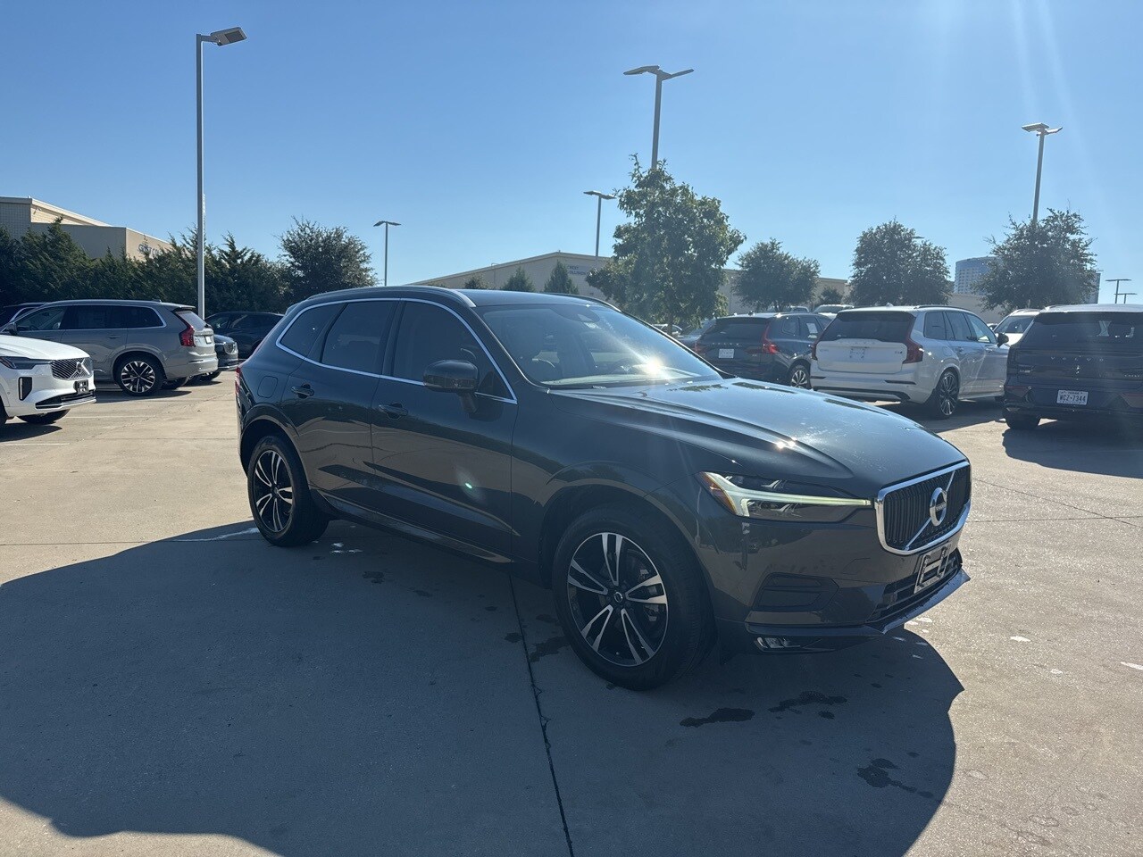 2021 Volvo XC60 T5 Momentum photo 2