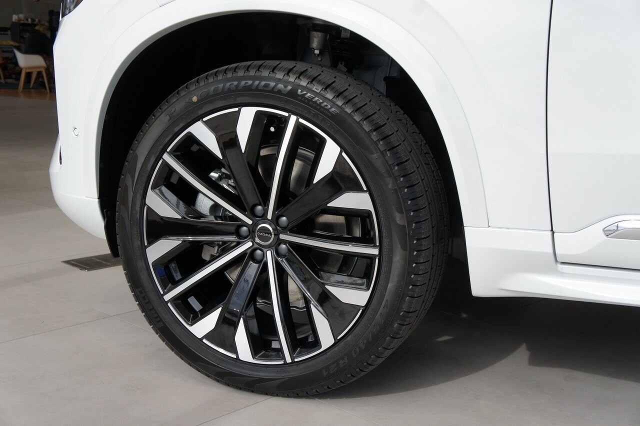 2025 Volvo XC90 Plus photo 4
