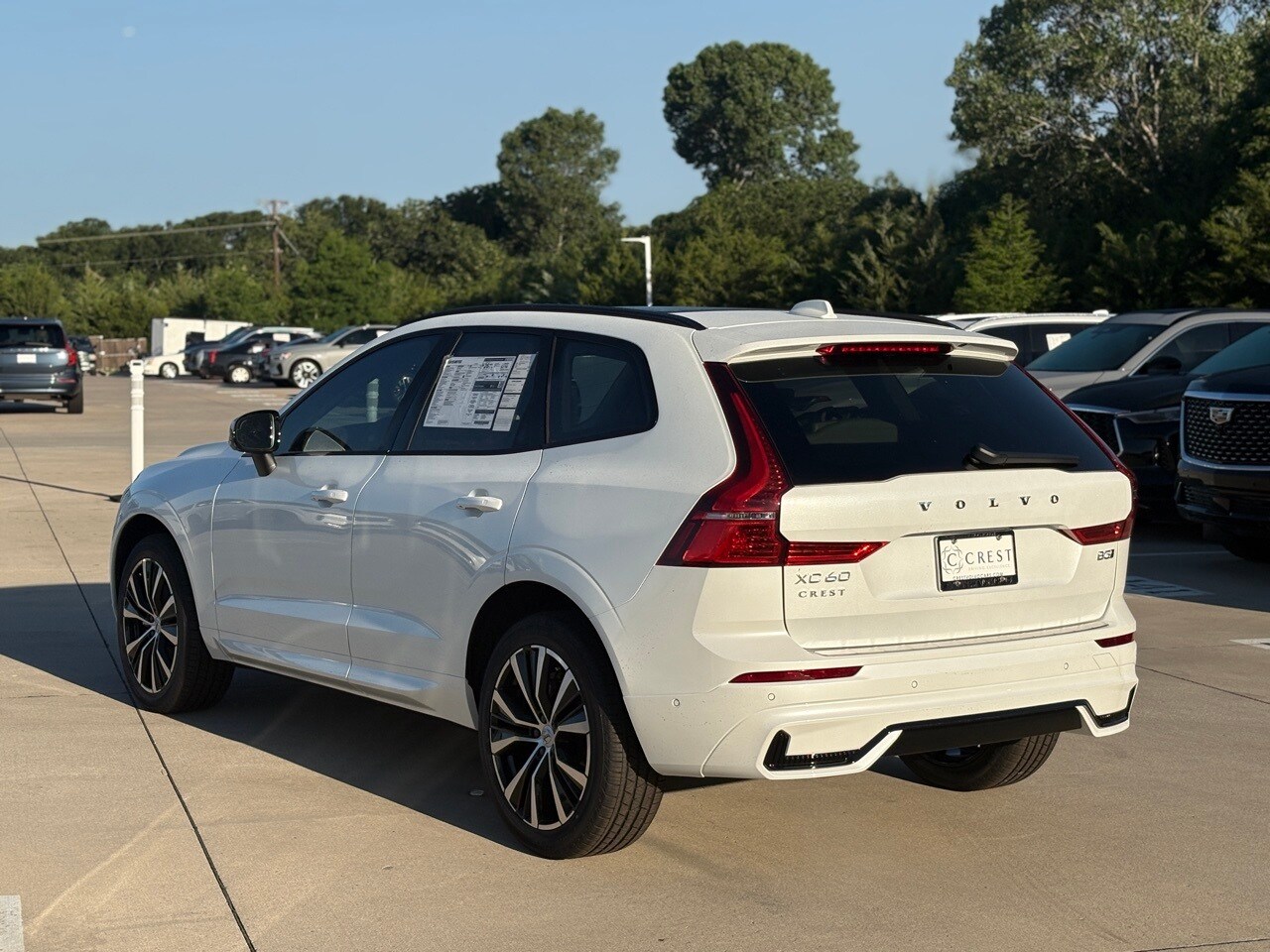 2025 Volvo XC60 B5 Plus photo 4