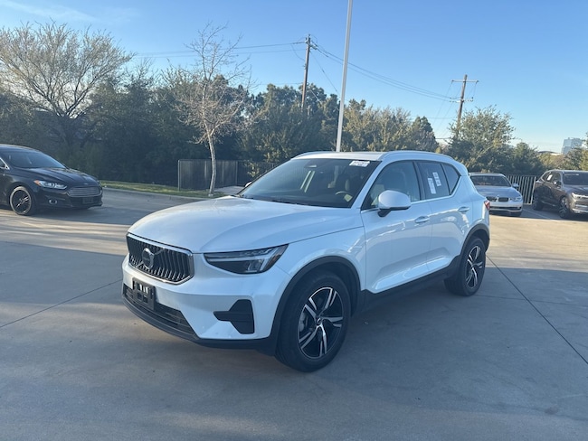 2025 Volvo XC40 B5 AWD SUV