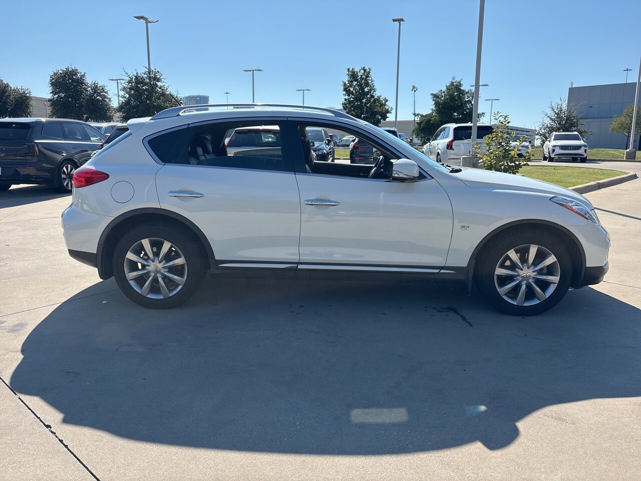 2017 Infiniti QX50 Premium photo 4
