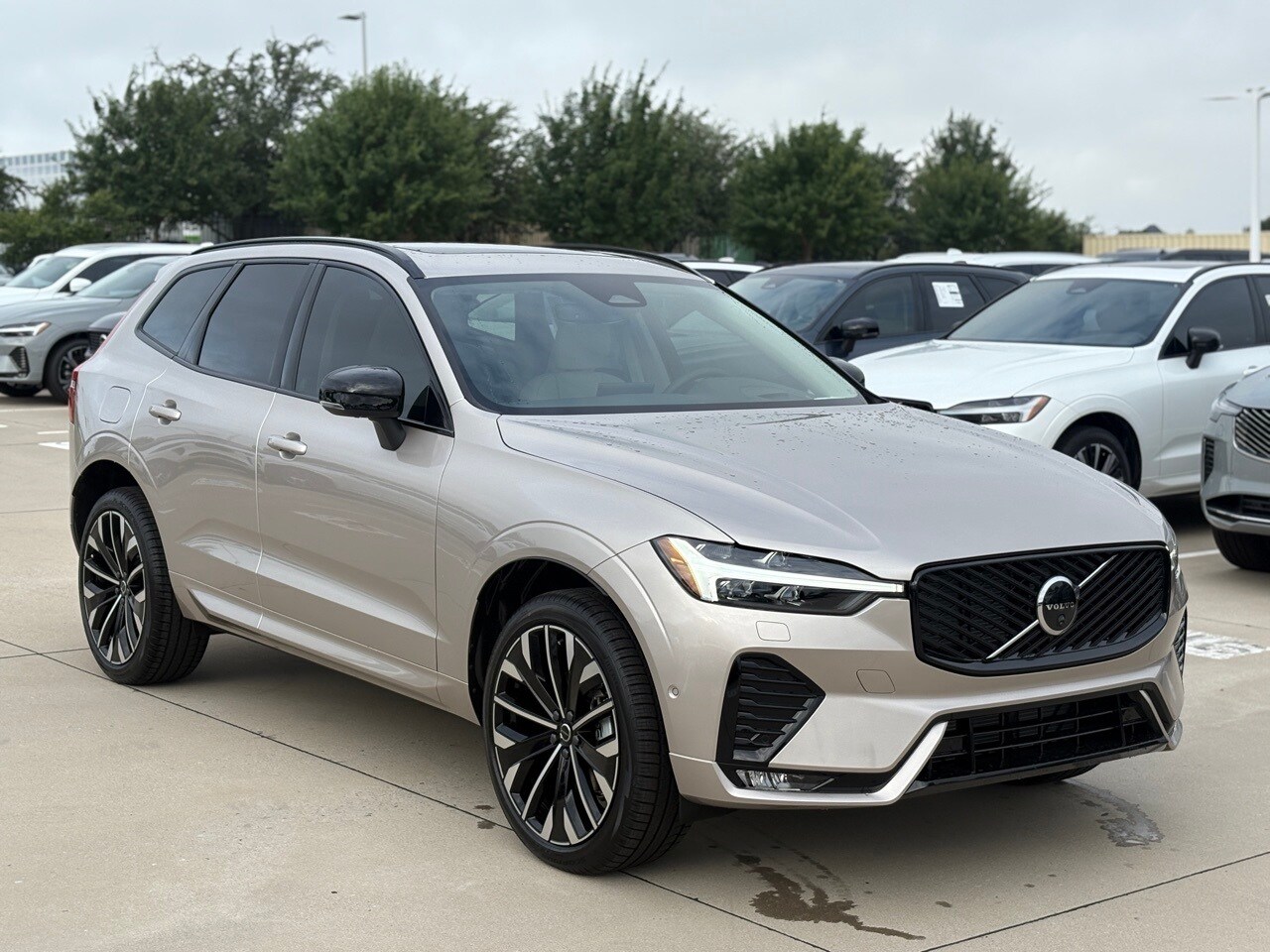 2026 Volvo XC60 B5 photo 2