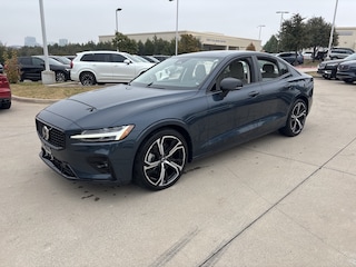 2023 Volvo S60 B5 Plus Dark Theme Sedan