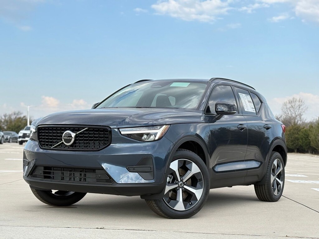 New 2026 Volvo XC40 B5 Core SUV