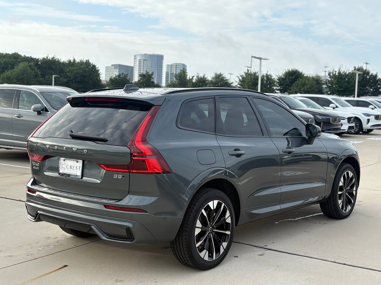 2026 Volvo XC60 B5 Plus photo 4