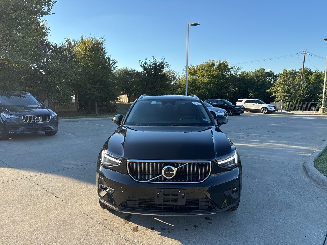2025 Volvo XC40 Plus photo 2