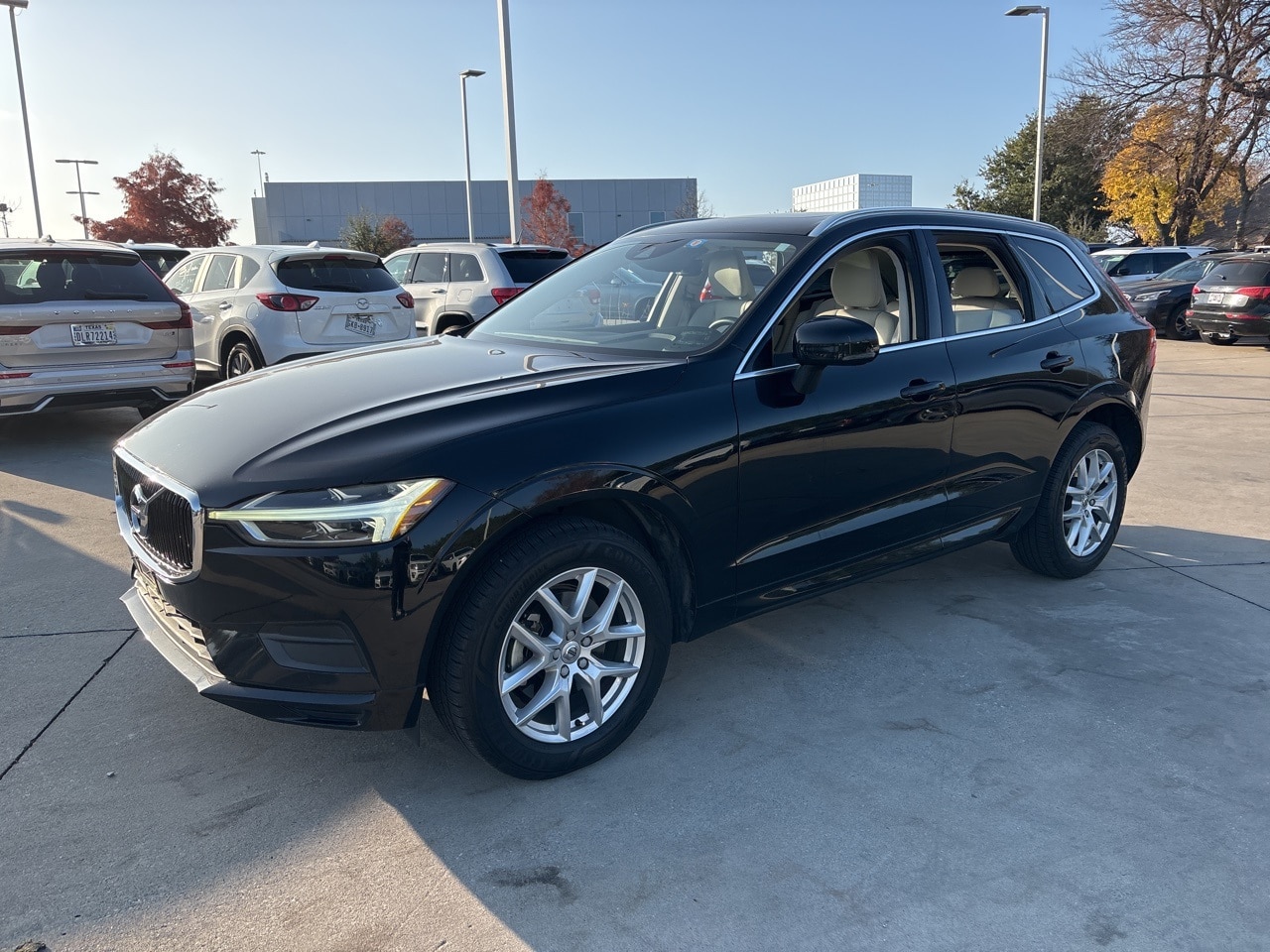 2019 Volvo XC60 Momentum's photo