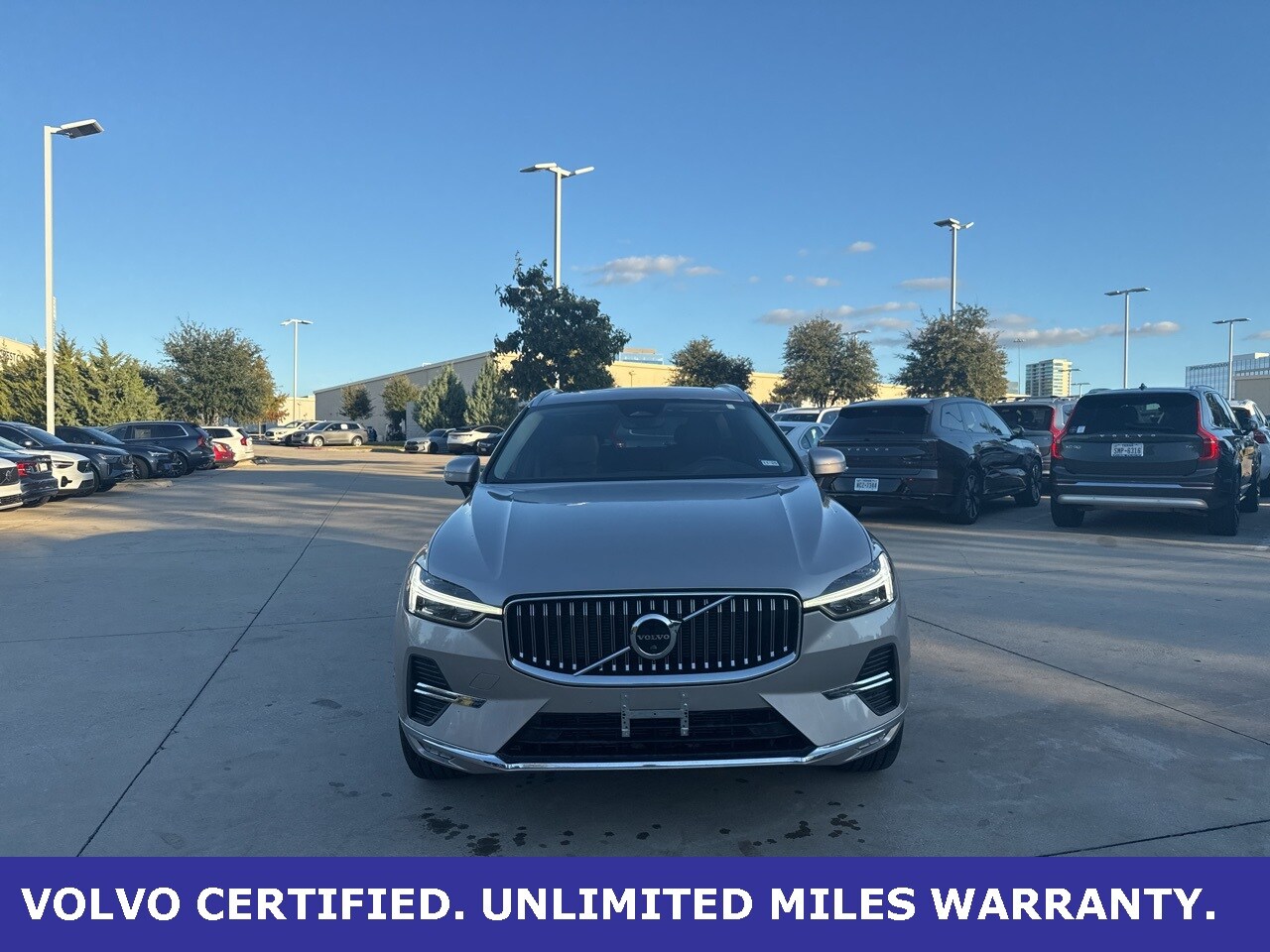 2023 Volvo XC60 B5 Plus photo 2