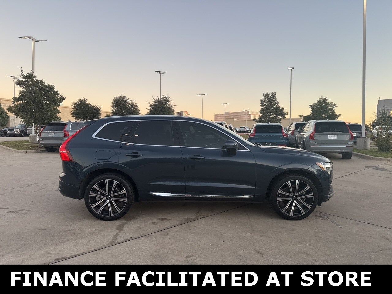 2023 Volvo XC60 B5 Ultimate photo 4
