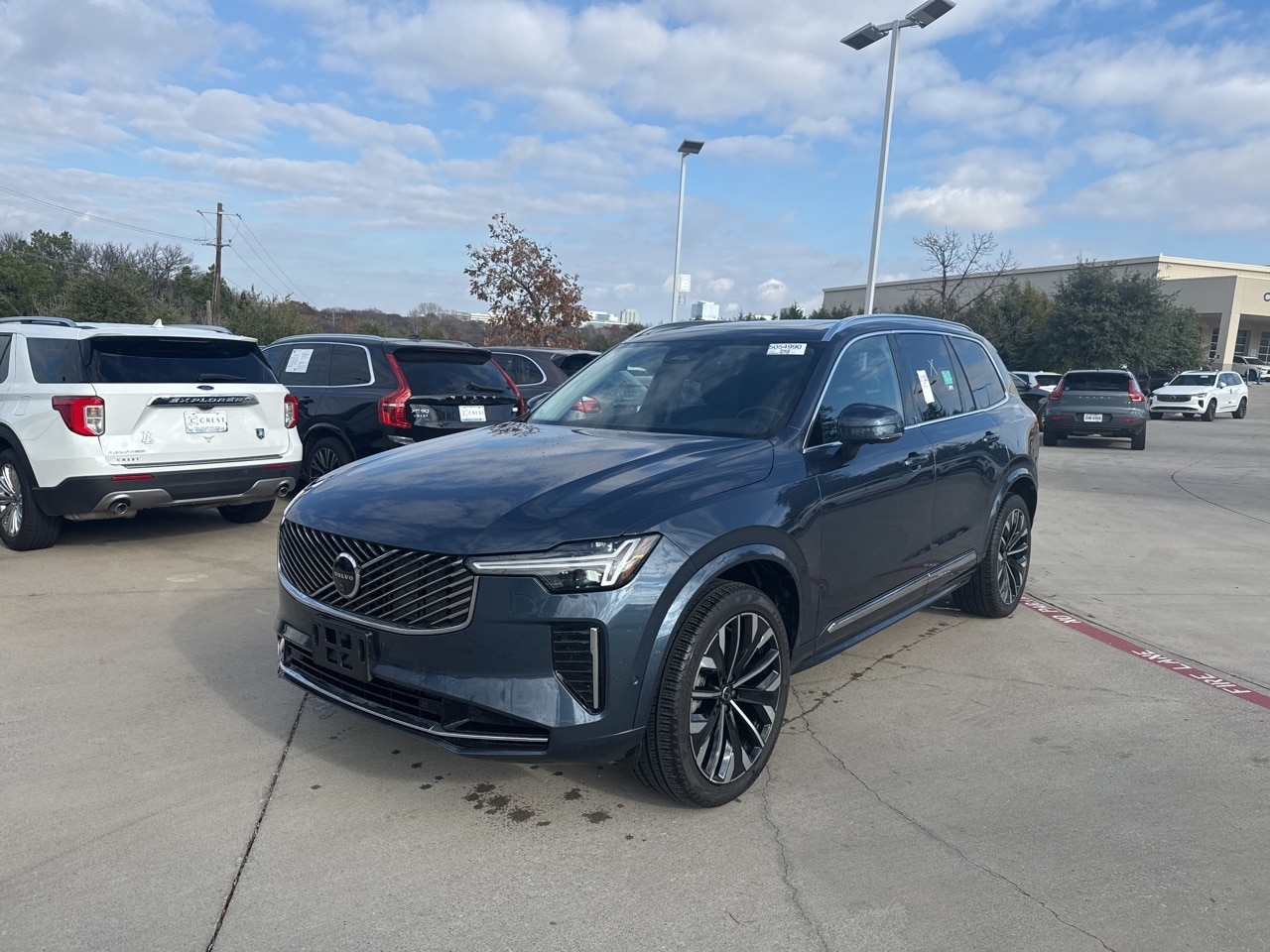 2025 Volvo XC90 Plus's photo