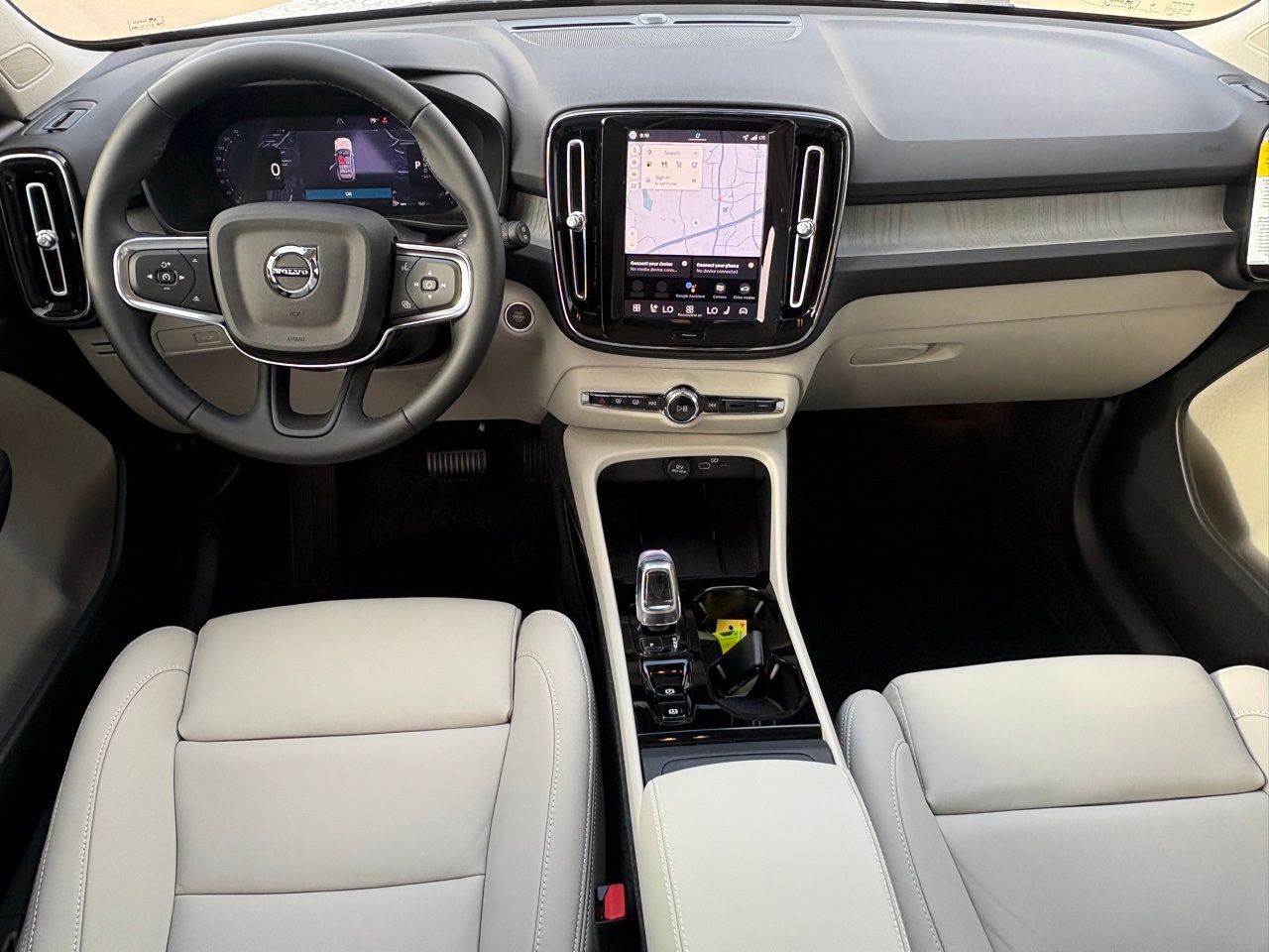 2026 Volvo XC40 Plus - Photo 9