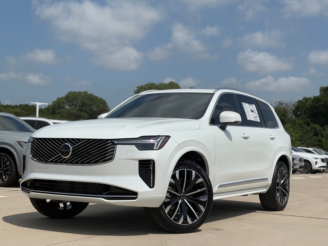 2026 Volvo XC90 B5 Core photo 2