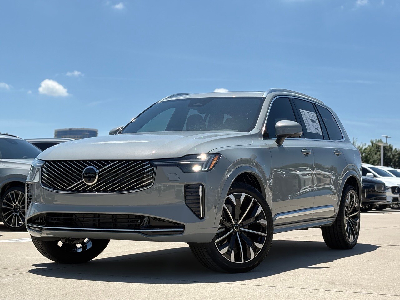 2026 Volvo XC90 Plus photo 2