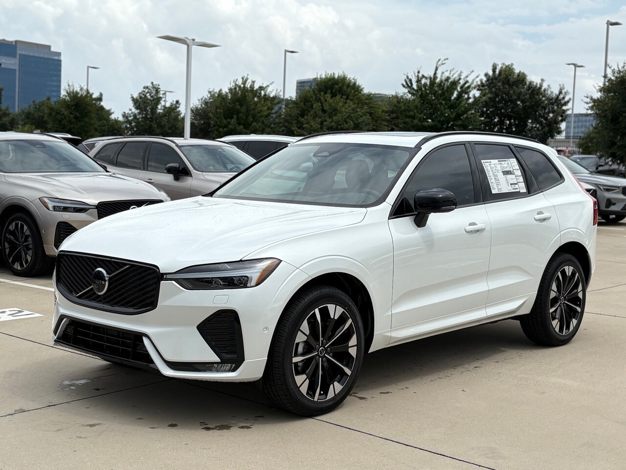 2026 Volvo XC60 B5 Plus photo 3