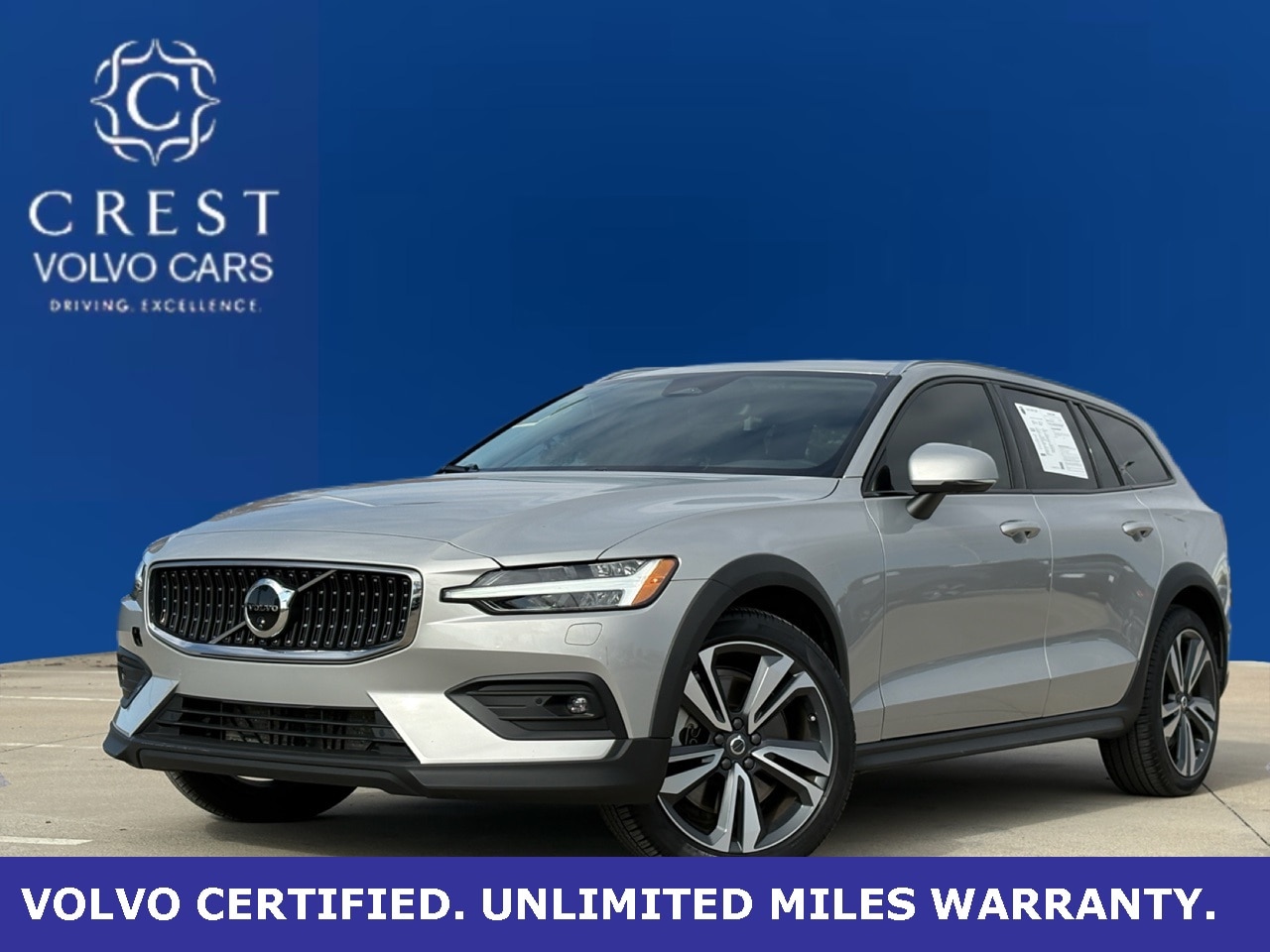 2025 Volvo V60 Cross Country Plus's photo