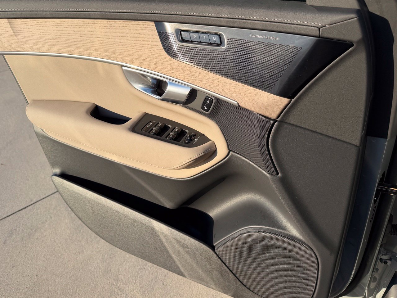 2026 Volvo XC90 Plus - Photo 16