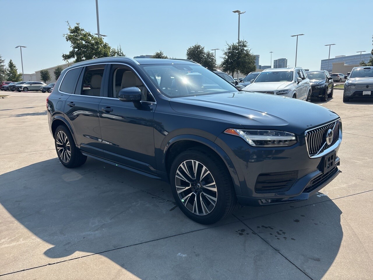 2020 Volvo XC90 Momentum photo 2