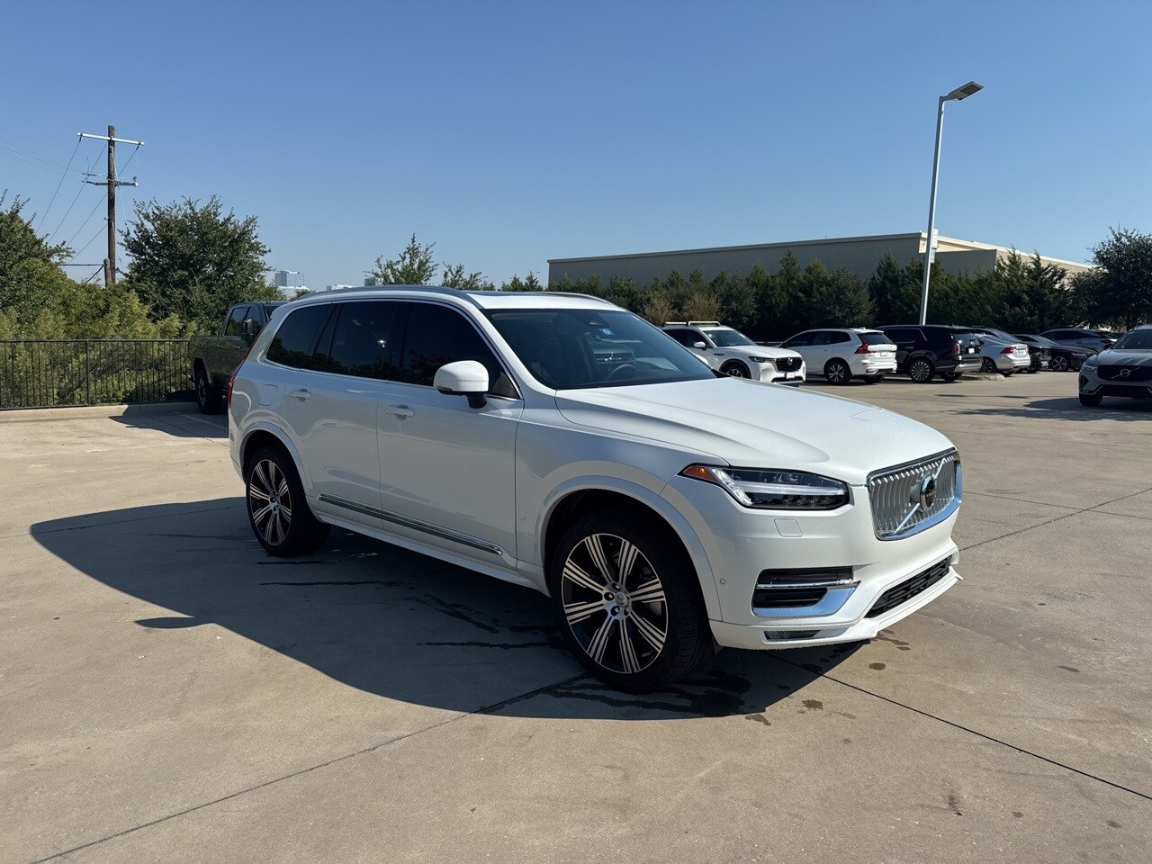 2024 Volvo XC90 AWD Plus photo 2