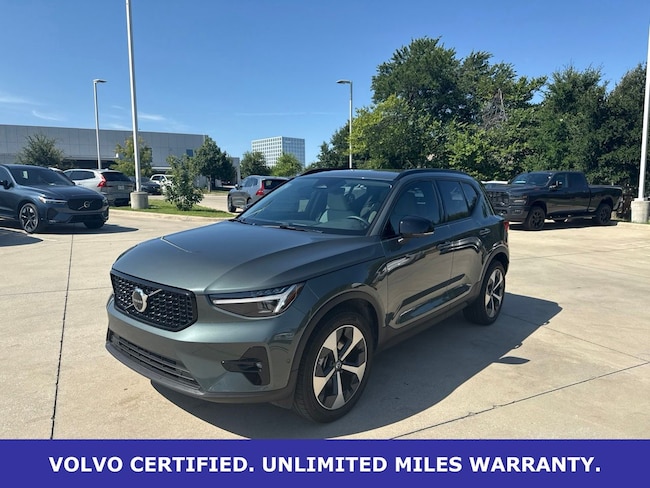 2026 Volvo XC40 B5 Plus Dark AWD's photo