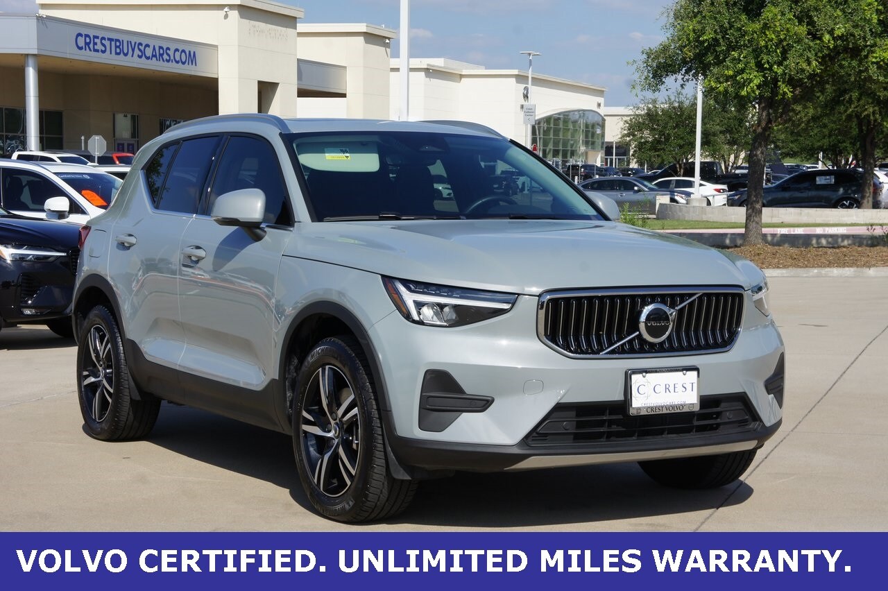 2025 Volvo XC40 AWD photo 3