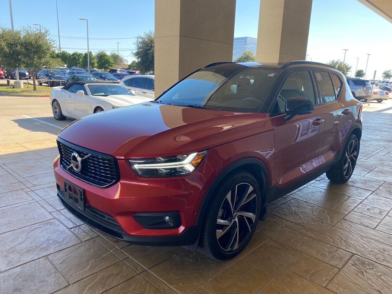 Used 2021 Volvo XC40 R-Design with VIN YV4162UM9M2606383 for sale in Frisco, TX