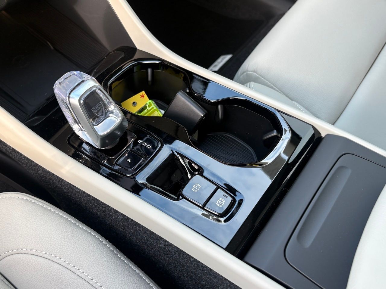 2026 Volvo XC40 Plus - Photo 12
