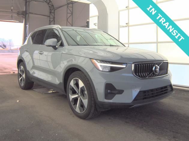 2025 Volvo XC40's photo