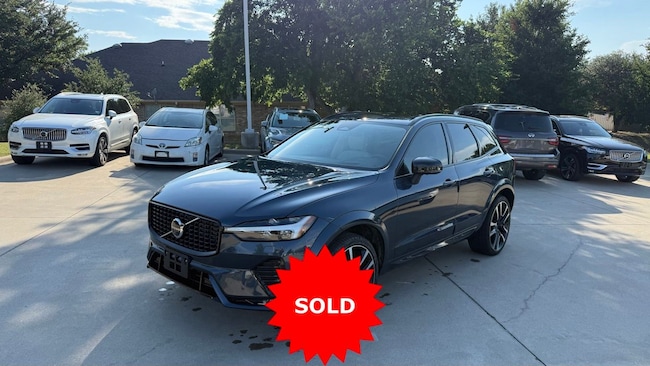 2025 Volvo XC60 B5 Ultra Dark AWD's photo