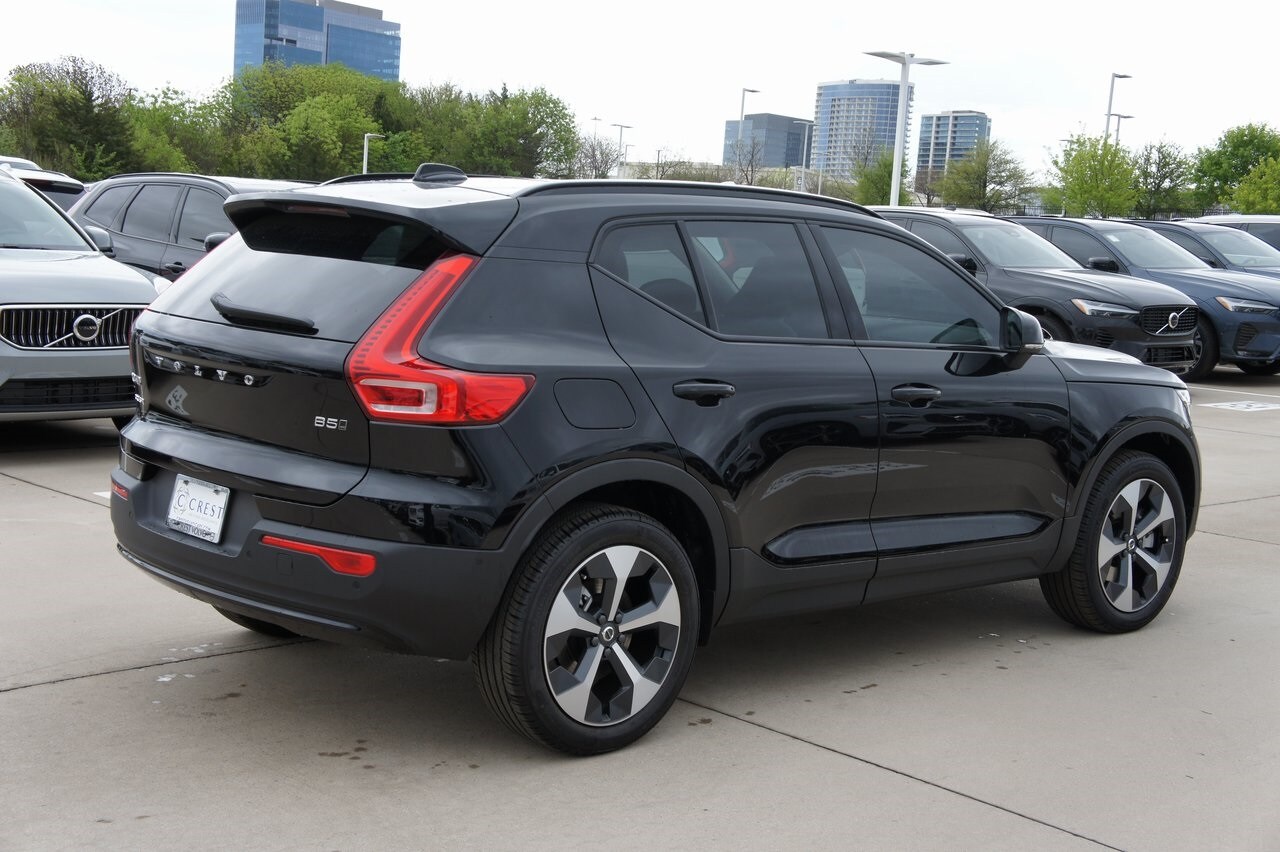 2025 Volvo XC40 Plus photo 4