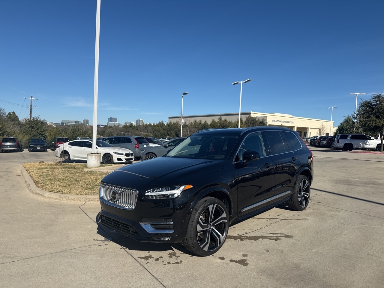 2023 Volvo XC60 Plus's photo