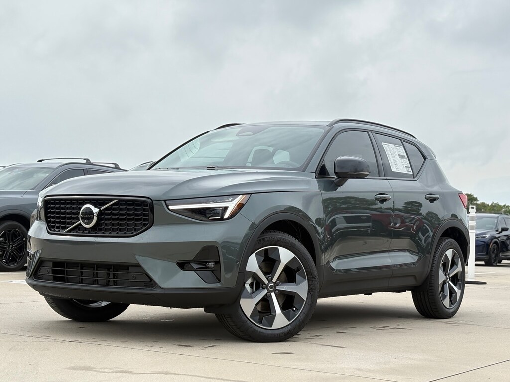 New 2026 Volvo XC40 B5 Plus SUV