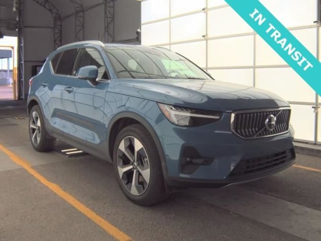 2025 Volvo XC40's photo