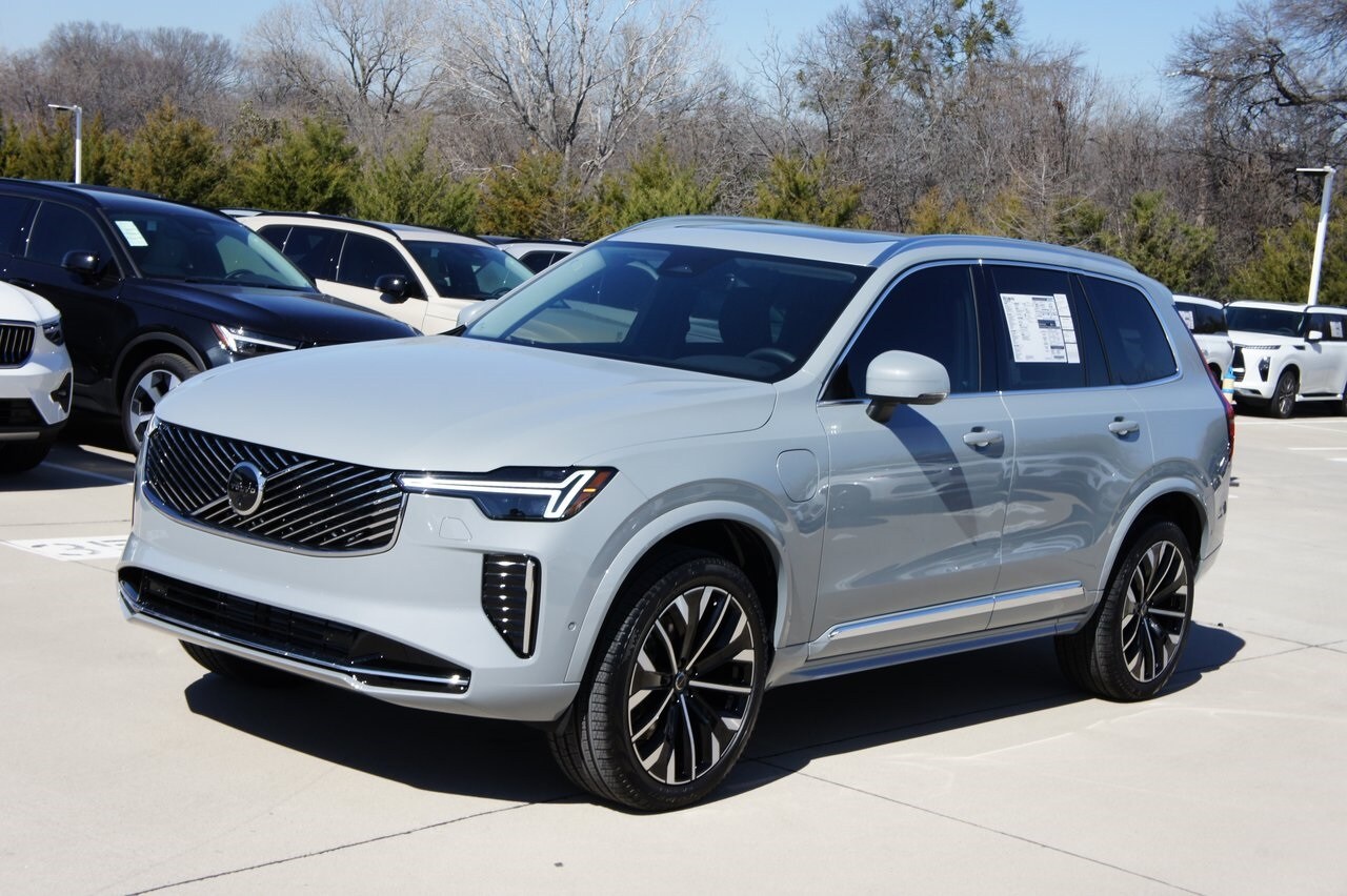 2025 Volvo XC90 T8 Plus photo 2