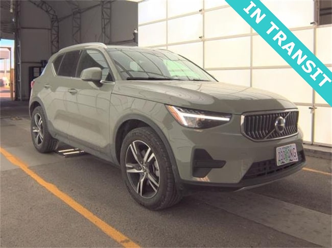 2025 Volvo XC40 B5 AWD SUV
