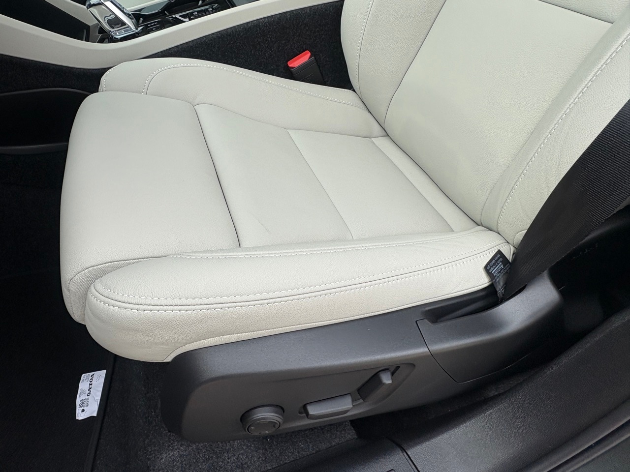 2026 Volvo XC40 Plus - Photo 20