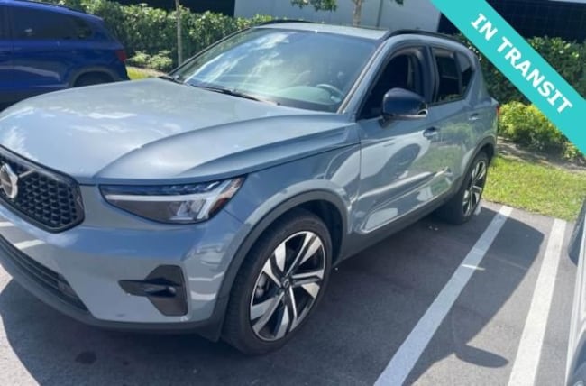 2023 Volvo XC40 B5 Plus Dark Theme SUV