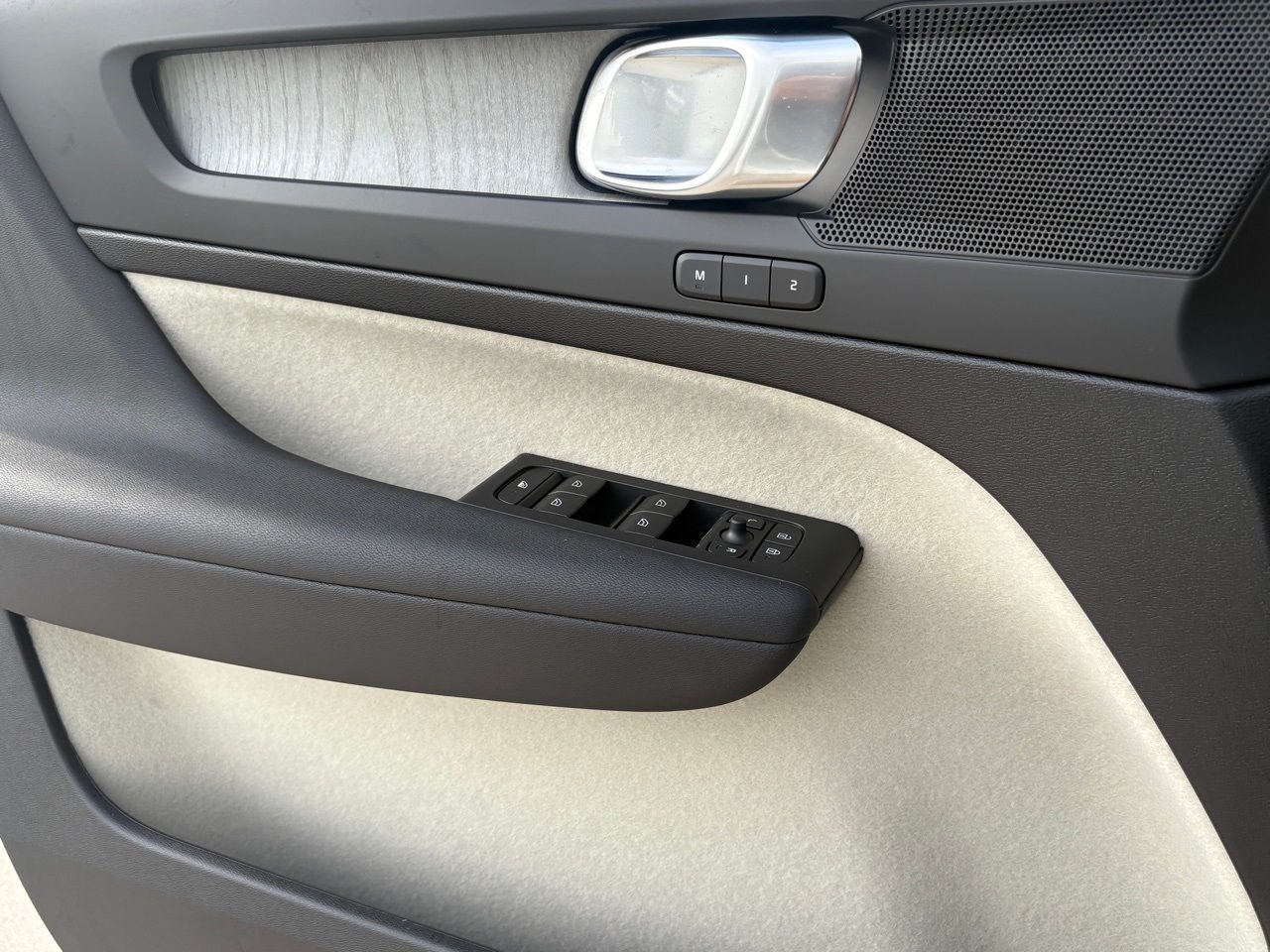 2026 Volvo XC40 Plus - Photo 15
