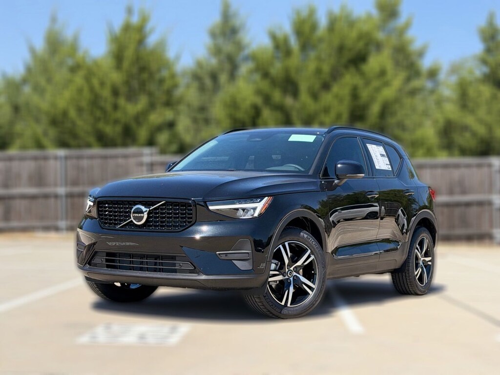 New 2026 Volvo XC40 B5 Core SUV