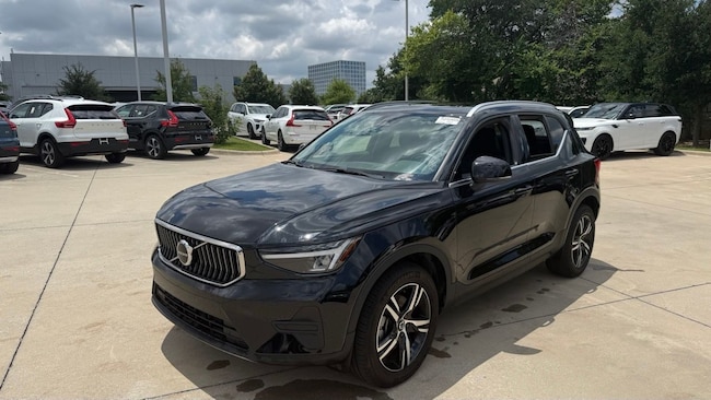 2025 Volvo XC40 B5 AWD SUV