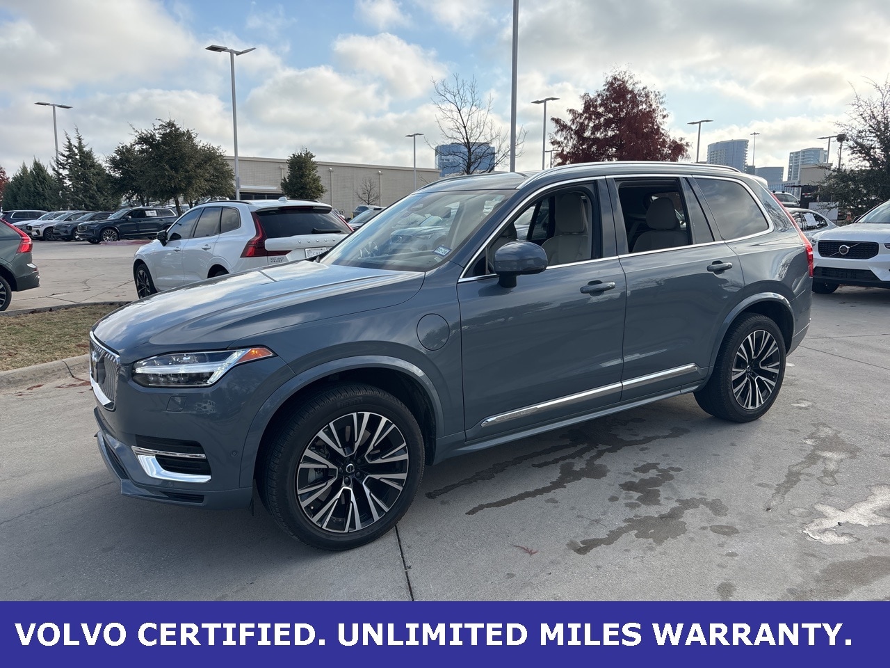 2023 Volvo XC90 Plus's photo