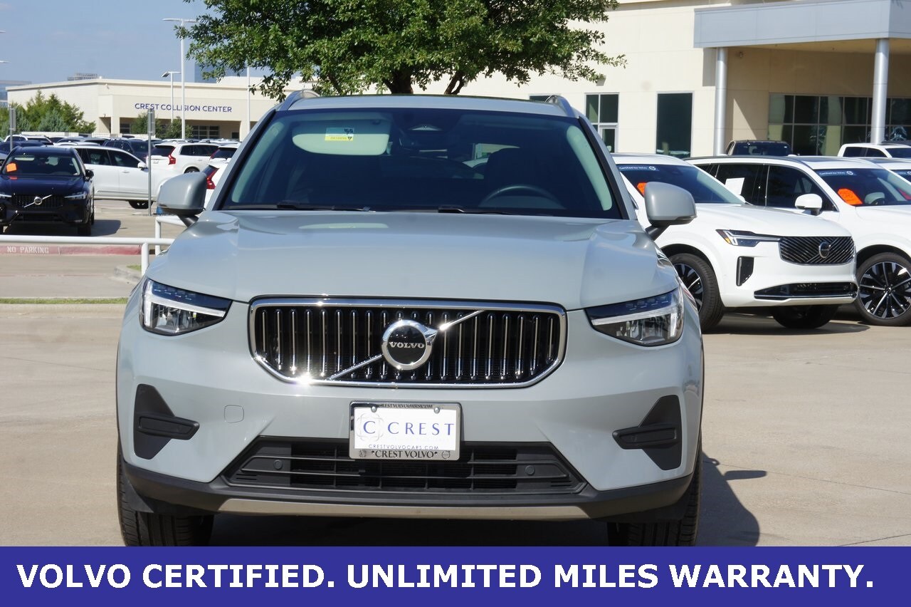 2025 Volvo XC40 AWD photo 2