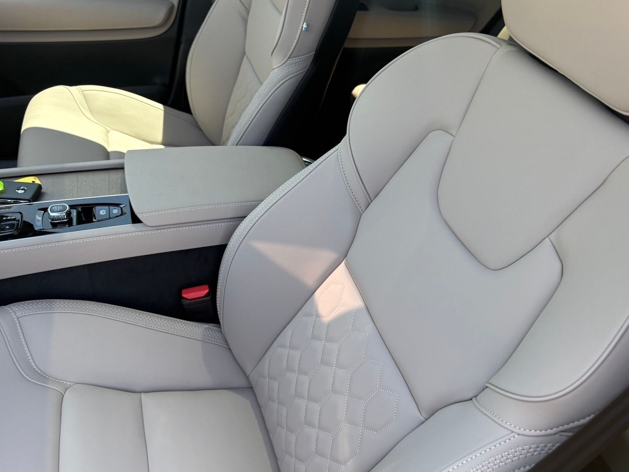 2026 Volvo XC90 Plus - Photo 18