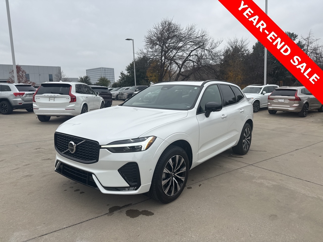 2024 Volvo XC60 Plus's photo