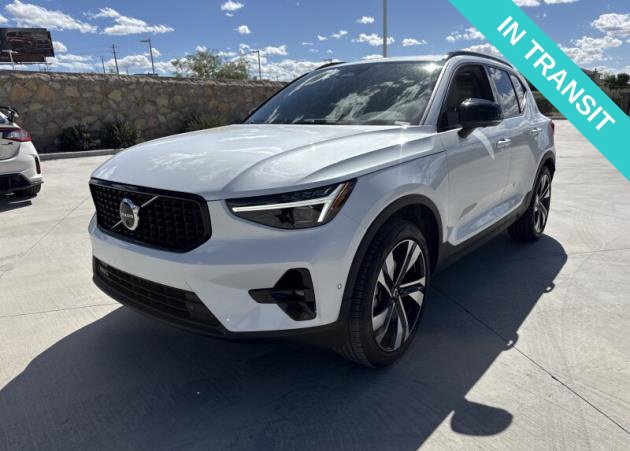 2025 Volvo XC40 B5 Plus Dark Theme SUV