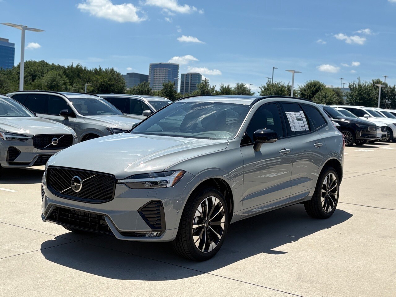2026 Volvo XC60 B5 Plus photo 3