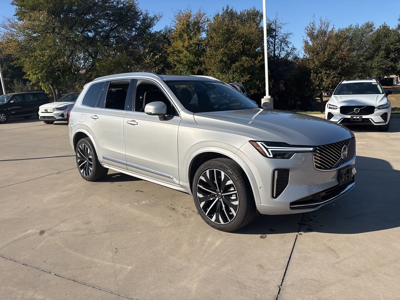 2025 Volvo XC90 Plus photo 3