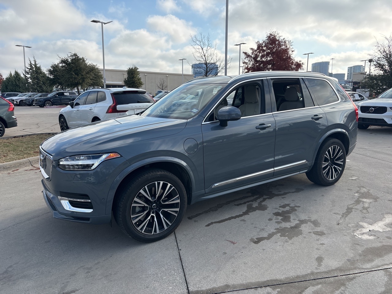 2023 Volvo XC90 Plus's photo